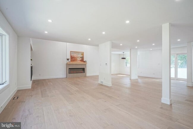 Building Photo - 316 Farmdale Rd