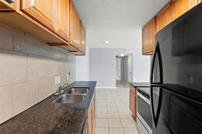 Primary Photo - 2100 Wilcrest Dr