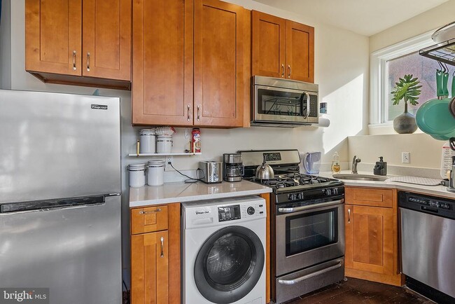 Building Photo - 1836 Delancey St