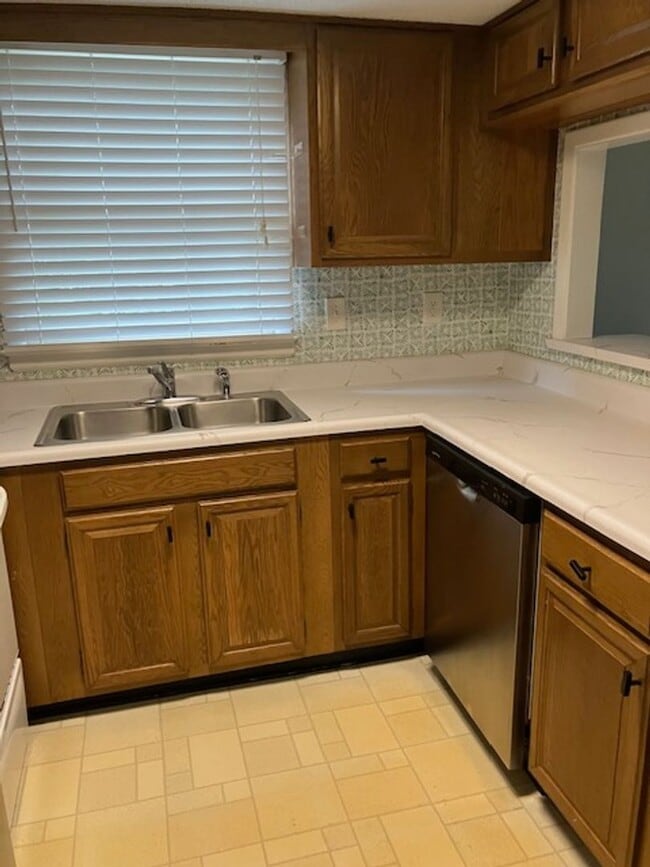 Building Photo - 121 Wrightsville West