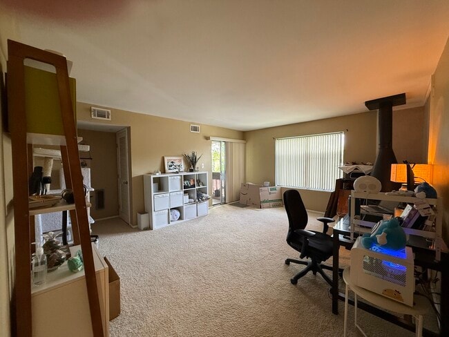 Building Photo - 6105 Knoll Valley Dr