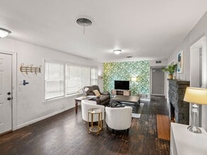 Building Photo - 6208 Walnut Hills Dr