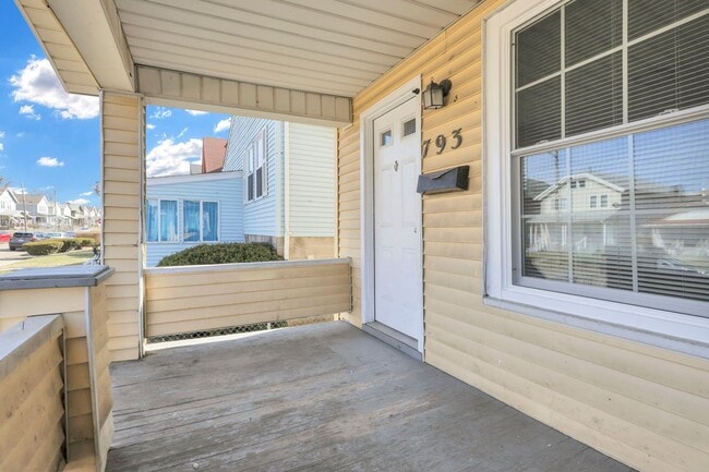 Building Photo - 791-793 E Starr Ave