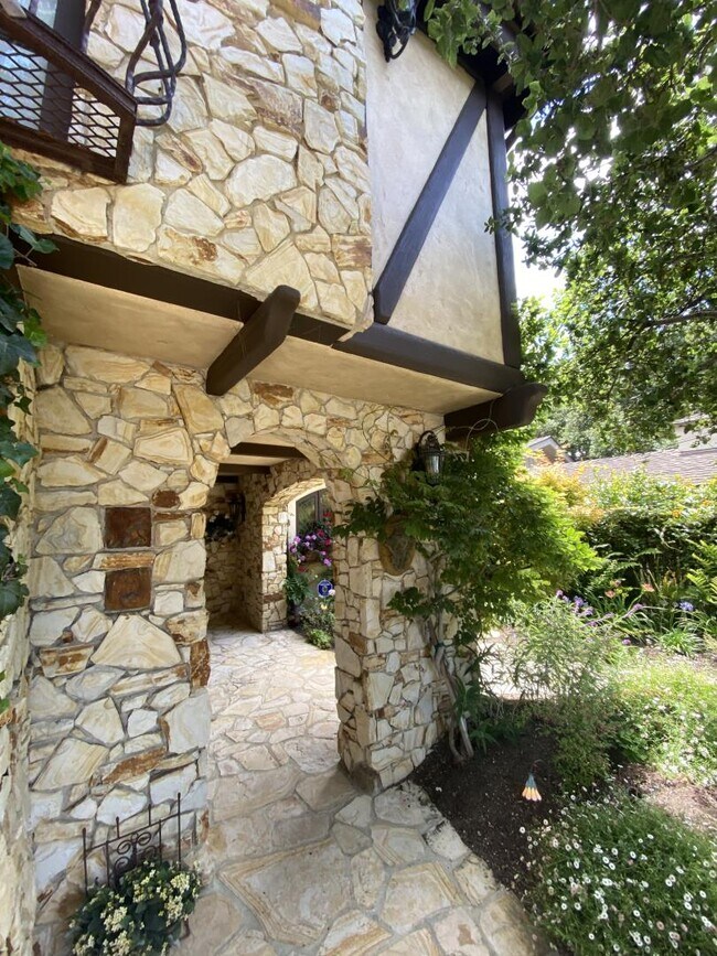 Building Photo - 0 Carmelo St