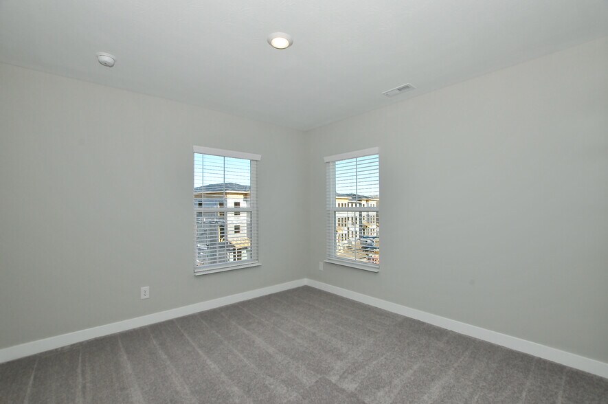 Building Photo - 927 Yorkshire Ln