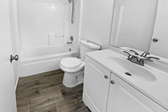 Building Photo - 10928 Vista Ave