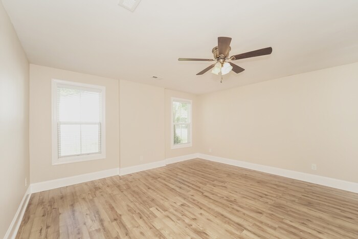 Building Photo - 205 Marion St