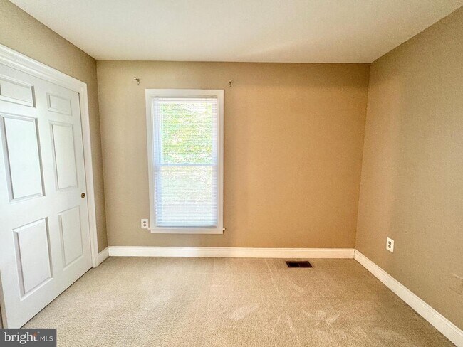 Building Photo - 15407 Skyline Dr