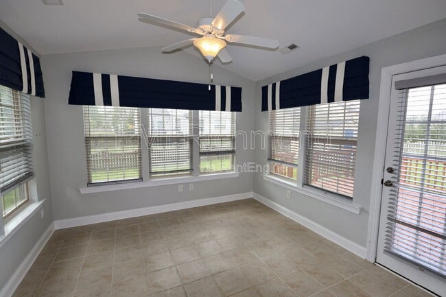 Building Photo - 6924 Swanhaven Dr
