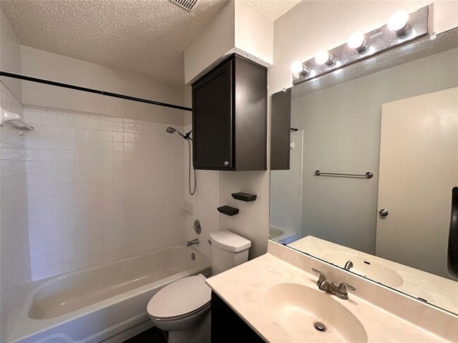 Building Photo - 8604 Piney Creek Bend