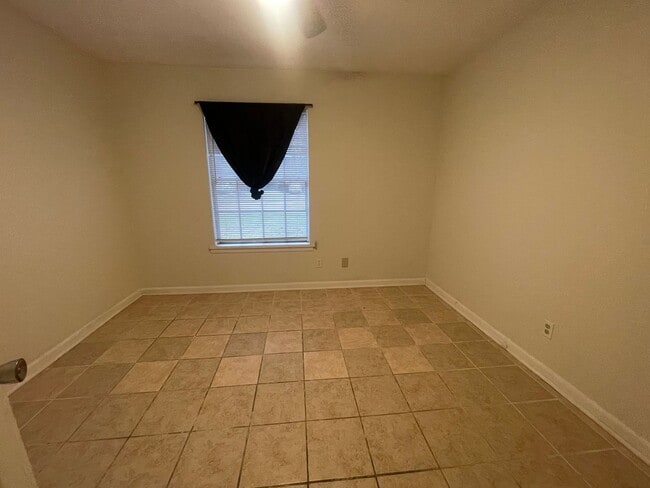 Building Photo - Spacious Inside & Out