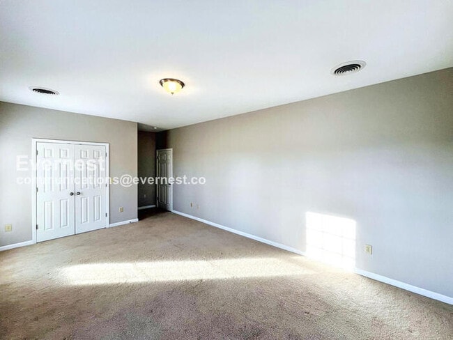 Building Photo - 4 Bed/2.5 Bath Home with Fenced Yard & Garage / Pet-Friendly / Available Now!