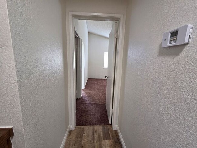 Building Photo - New Listing!