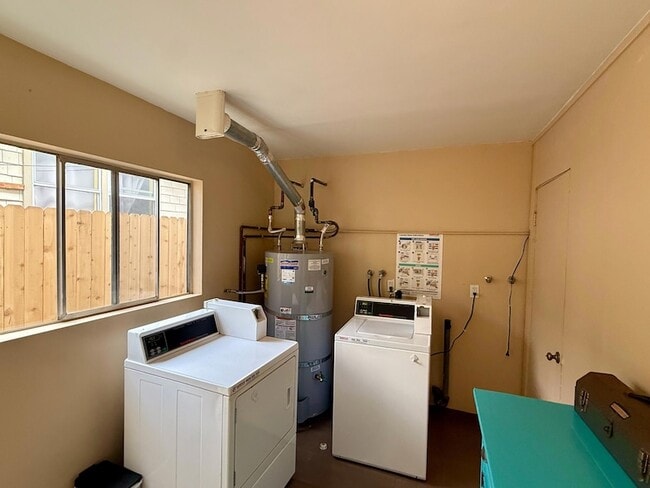 Building Photo - 1808 Castillo St