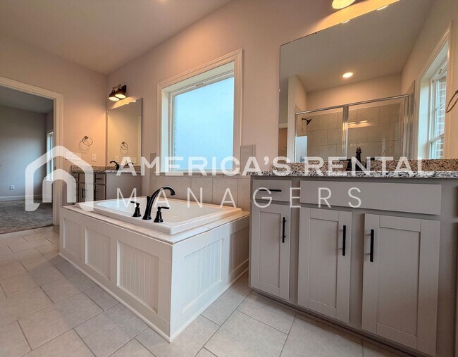 Building Photo - Elegant 4 Bedroom Retreat in Meridianville!