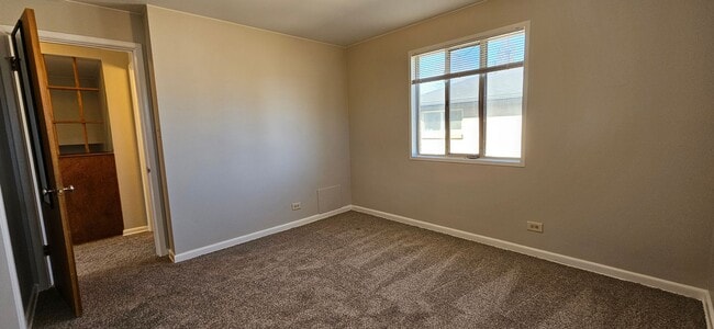 Building Photo - Beautiful Virginia Vale 4 Bedroom Split Level - New Paint, Carpet, Blinds - AVAILABLE NOW!