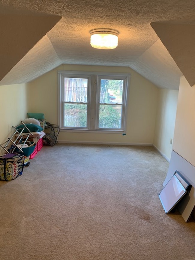 Building Photo - 215 N Lewis St