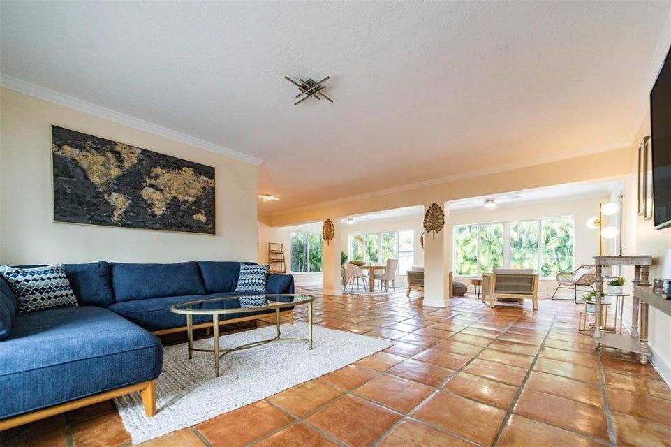 Building Photo - 2101 NE 15th St