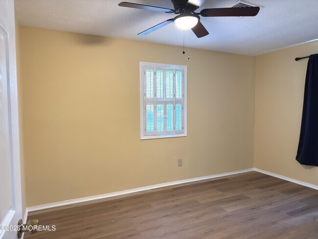 Building Photo - 931 Cypress Ave