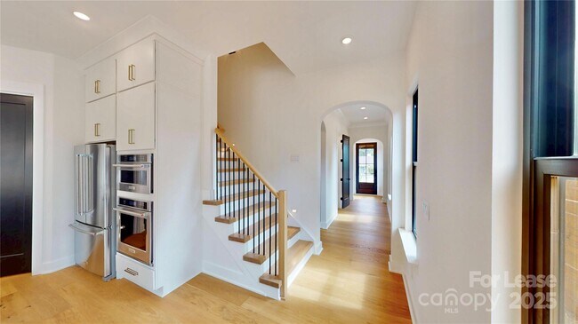 Building Photo - 313 E Peterson Dr