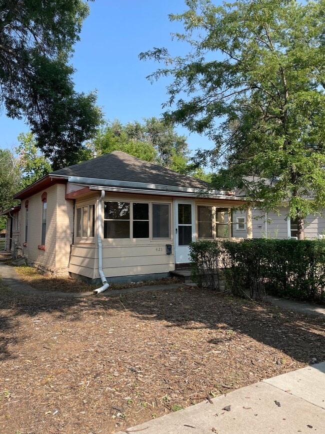 Primary Photo - Cute 2 Bed 1 Bath Close to Old Town Fort C...