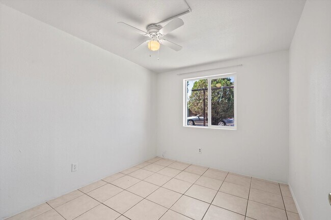 Building Photo - Eastside Spacious home