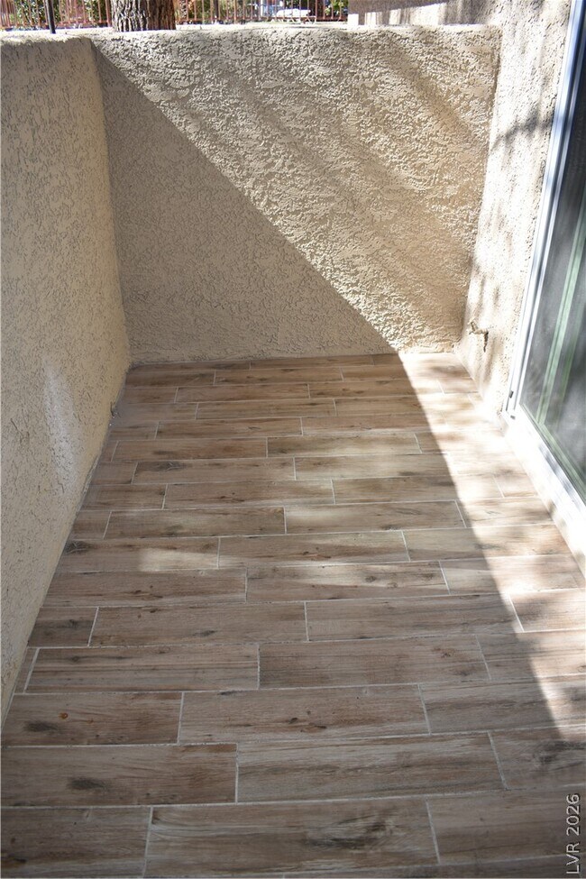 Building Photo - 717 Nectarine Ct