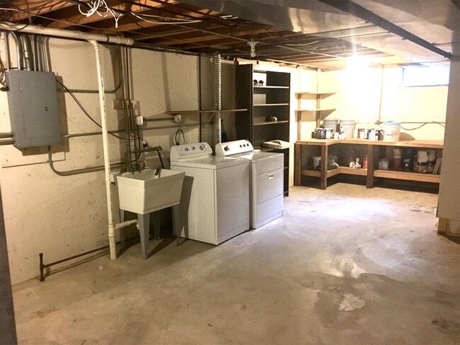 Building Photo - 761 Cynthia Dr