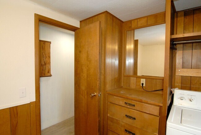 Building Photo - Riverfront property in Coast Range