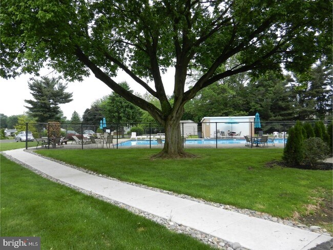 Building Photo - 1575 W St Rd