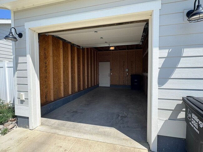 Building Photo - 1678 St George Blvd