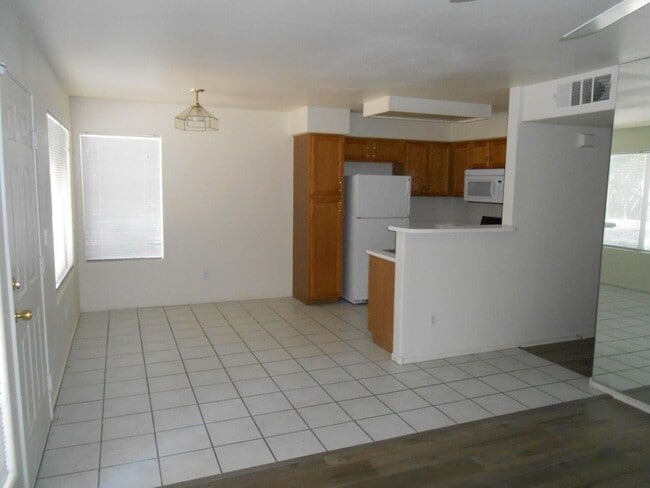 Building Photo - Spacious 2 Bedroom Condo in Gated Community near Eastern/Tropicana