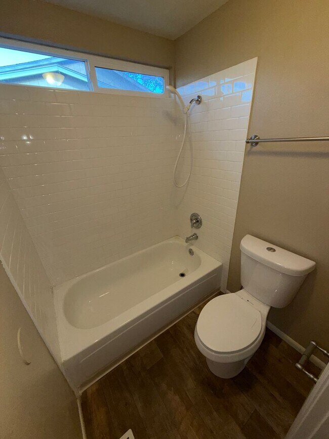 Building Photo - Upgrade Your Living: Spacious 4-Bedroom Ho...