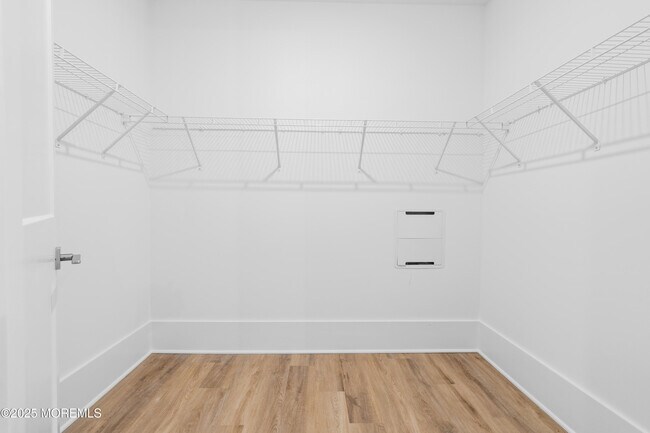 Building Photo - 218 3rd Ave