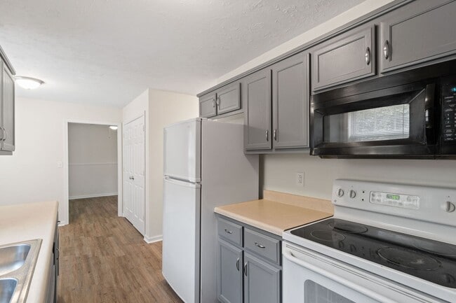 Building Photo - 685 Artic Ave