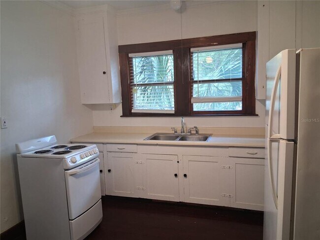 Building Photo - 472 Clearwater Largo Rd