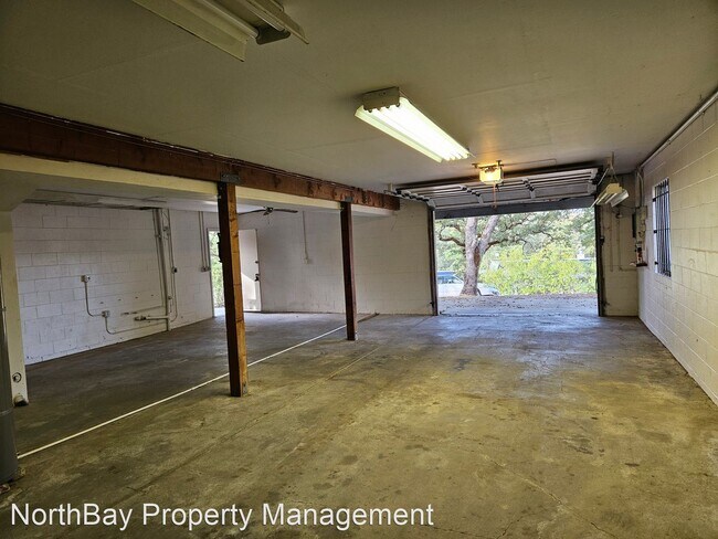 Building Photo - 3 br, 2 bath House - 19352 Deer Hill Rd