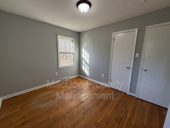 Building Photo - 727 Chalklevel Rd