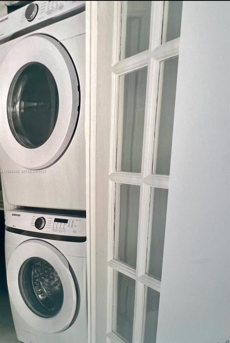 Building Photo - 2827 SW 24th St