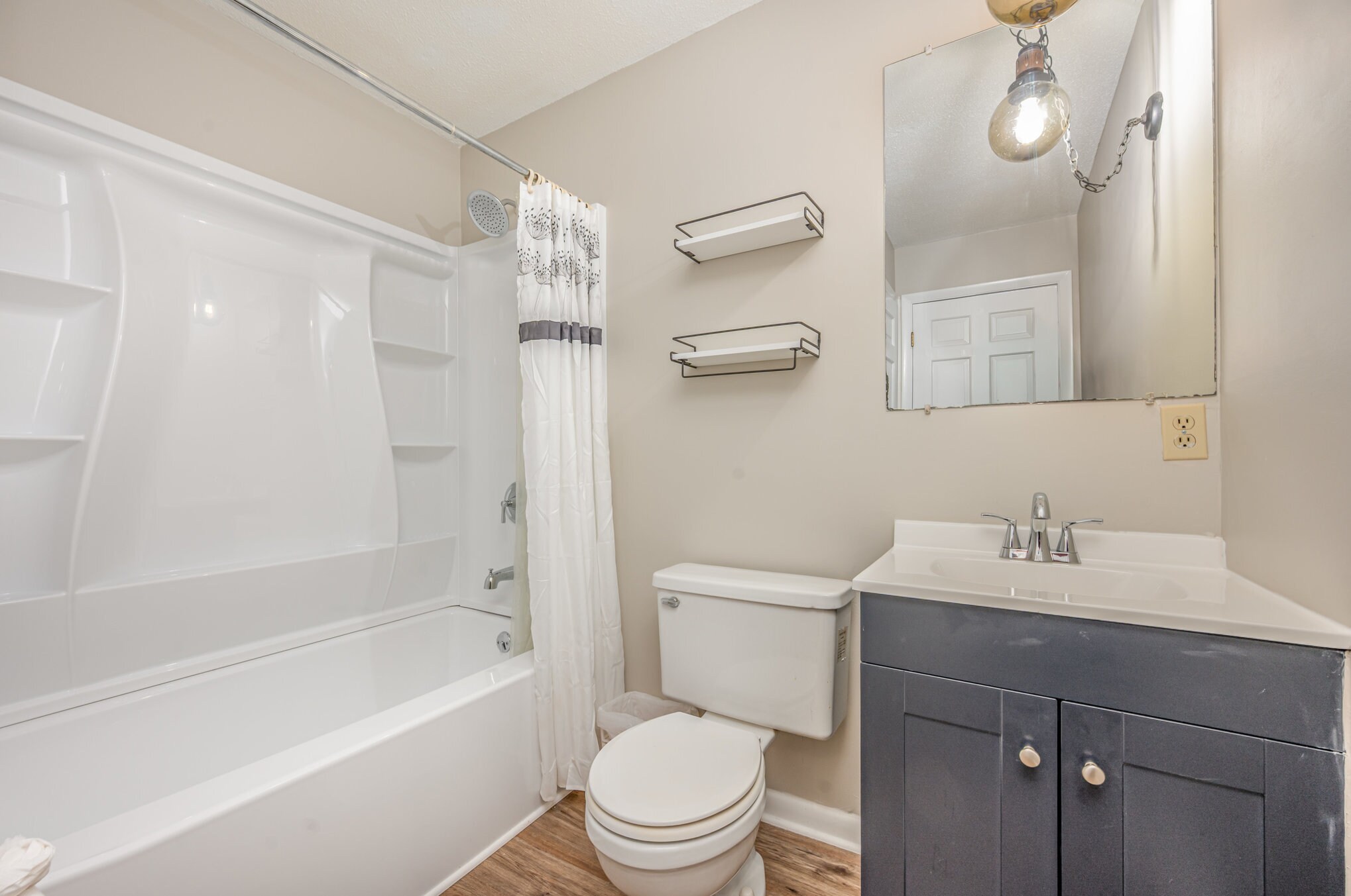 Building Photo - 1808 Majestic Dr