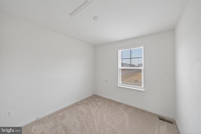 Building Photo - 18 Needle Ct