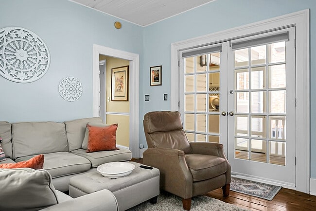 Building Photo - 6 Wentworth St