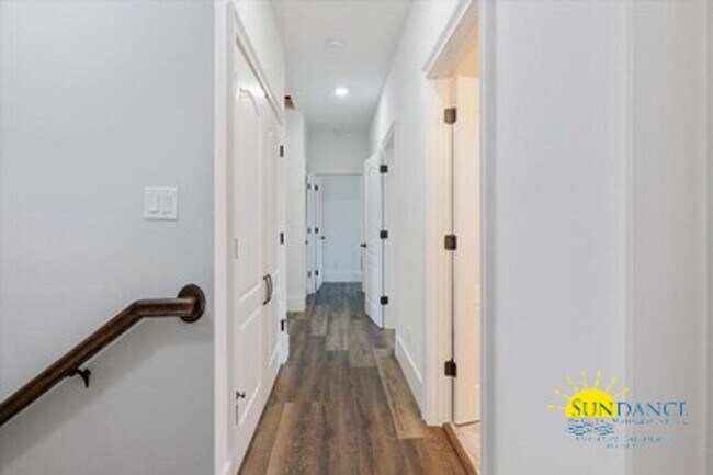 Building Photo - Stunning 5 bedroom home in Santa Rosa Beach!