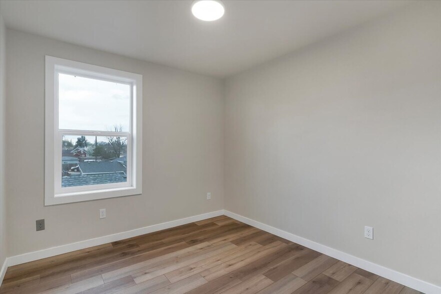 Building Photo - 1094 15th St SE