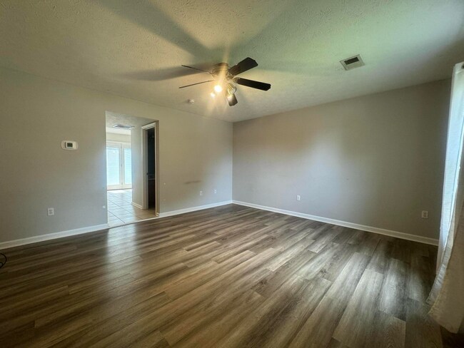 Building Photo - 125 Woods Trail