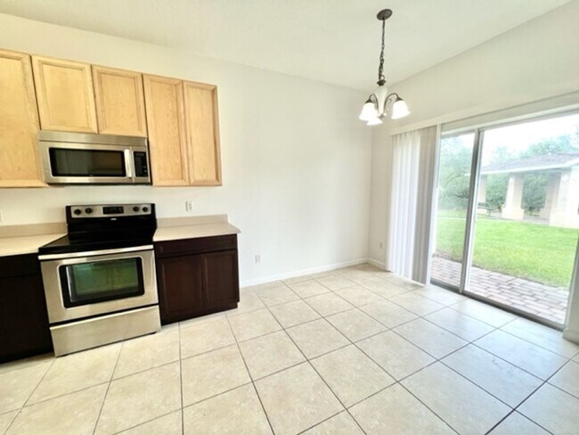 Building Photo - Remodeled Kitchen!! Wonderful Avalon Park-...