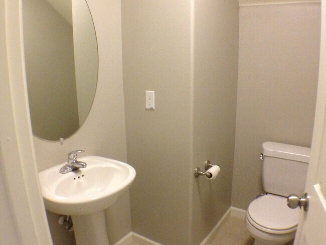 Building Photo - $2,300 Shepherd & Hwy 168, 3 Bedroom - N. ...