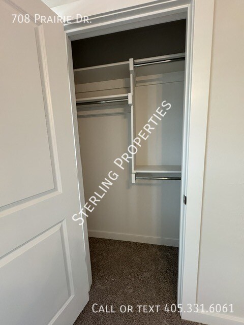 Building Photo - 708 Prairie Dr