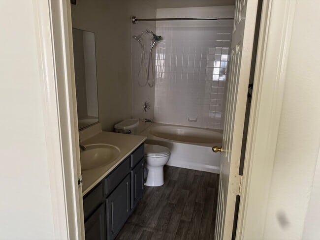 Building Photo - Awesome Three bedroom 2 1/2 townhouse in a gated community