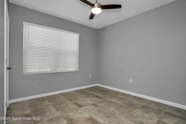Building Photo - 975 Newton Cir